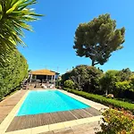 Cannes Charming Hideaway Secret Garden & Pool Near Centre Ле-Канне